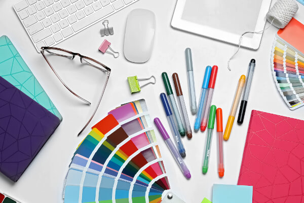 Illustration de Je collectionne les bics à 4 couleurs